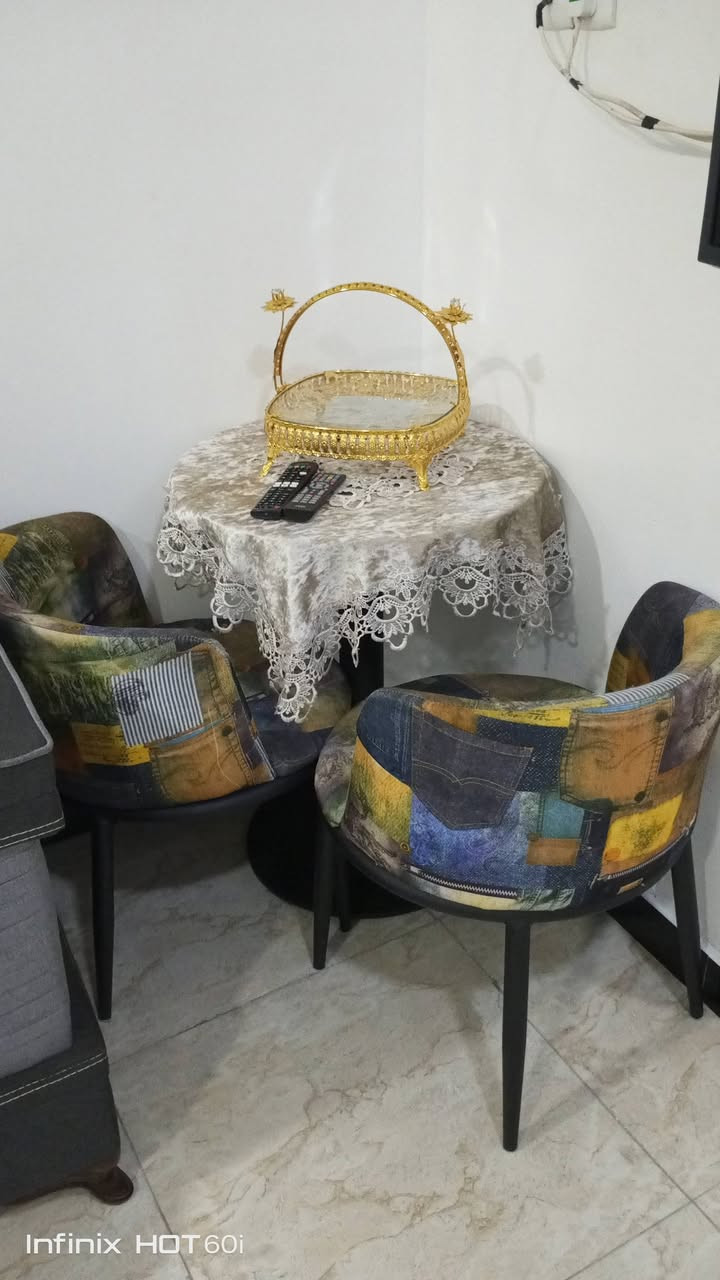 سلام عليكم تخم2 السعر 350وبي مجال
ميز طعام ازغير 150وبي مجال والعارضة 70وببهة مجال بس بدون الغراض العنوان 📍 الاعظمية شارع 20 قرب جامع نشمية 
الرقم/***********
