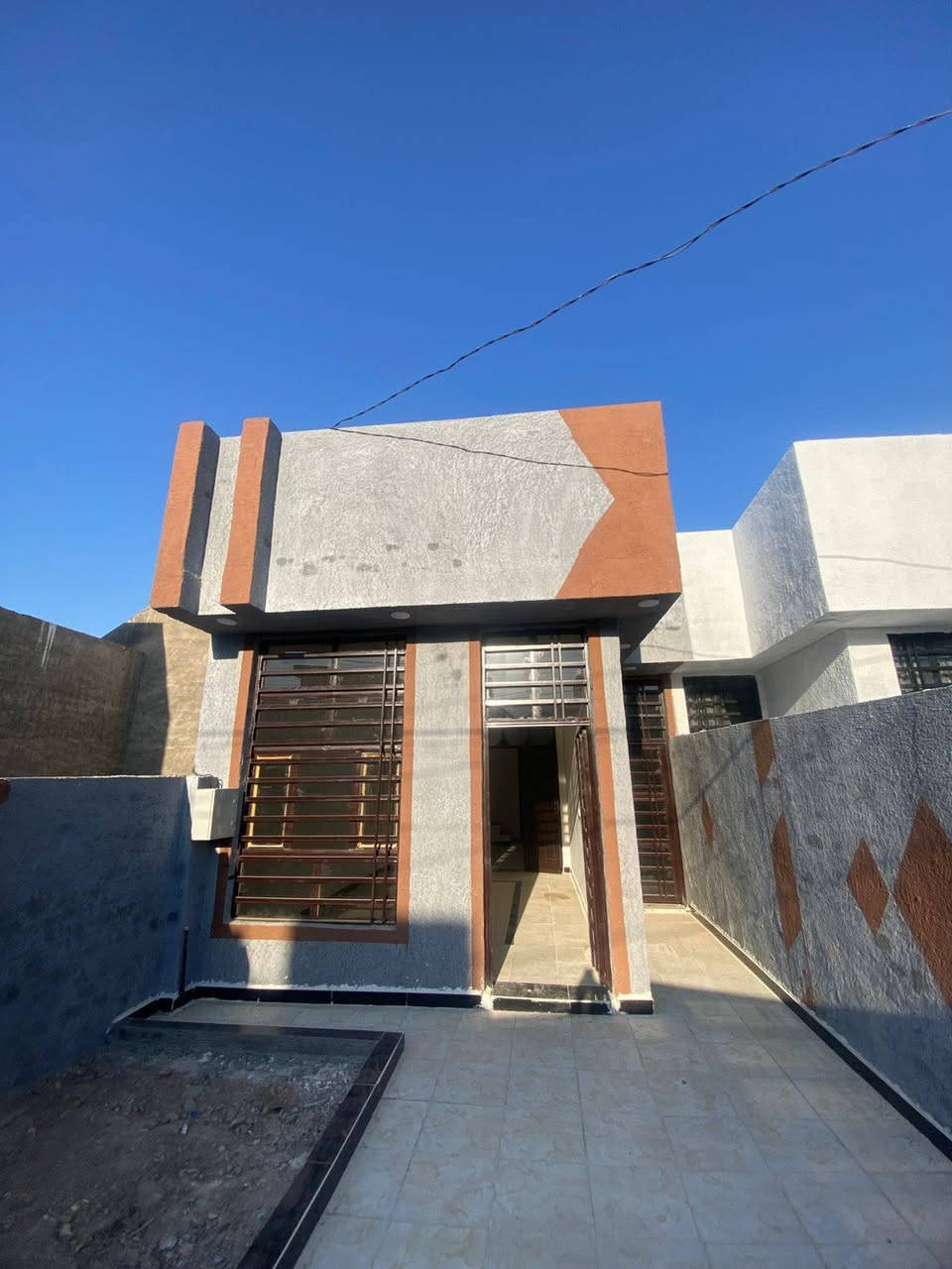 يا الله 
 للبيع 
مشتمل طابو زراعي سند 25 مساحه 120 م طابق واحد
بناء 2026 ما مسكون تسليم مفتاح 
يحتوي على 
 غرفة نوم صاله هول مطبخ مجمع صحيات

الموقع 
بابل 

مفرك عنانه قرب معمل التانكيات يبعد عن التلبيط 150 متر 

السعر 55 وبيه مجال للاستفسار الاتصال على الرقم ***********
