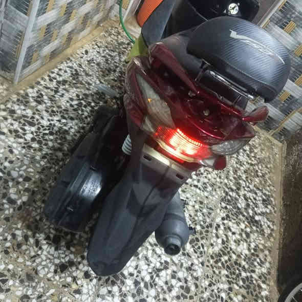 سلام عليكم سكنس البيع كامل مامفتوحه بلادي من كلشي برغي مامفتوح بيه محرك ناعم كهربت كله شغال مديل ٢٠٢٣ بس الكفرات شوي بيهن كسر مصلحات ومكحلات ٤٥٠ وبيه مجال *********** وتساب
