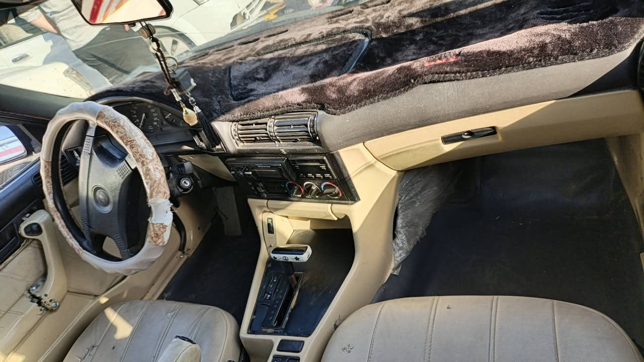 بەناوی خوای گەورە BMW525 مۆدێل 1992  بیلاد ئۆتۆماتیک 
ڕەنگ نیلی ئاڕم پلاستیک سلێمانی 
پێش و دوا کەپس بێ لێدران 
چوارتایەی لۆک تازە بۆی بەستراوە 
گێڕو مەکینە بەشەرت 
ناونیشان چەمچەماڵ 
نرخی 30 گەڵاو مامەڵە 
*********** 
***********
