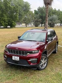 للبيع فقط كراند شيروكي 2022 محرك e*4 بانزين كهرباء هايبرد  سيارة جداً ...