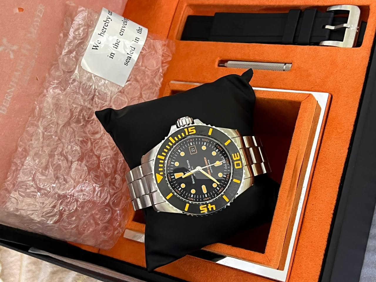 بيرنارد اج ماير سويسري اوتو (كاسر الامواج)لمتد اديشن إصدار محدود مستخدم كالجديد كامل مرفقات الساعه غنيه عن التعريف اخوان الساعه نازله مزاد اعلى سعر ابيع اليحب يتصل ***********
