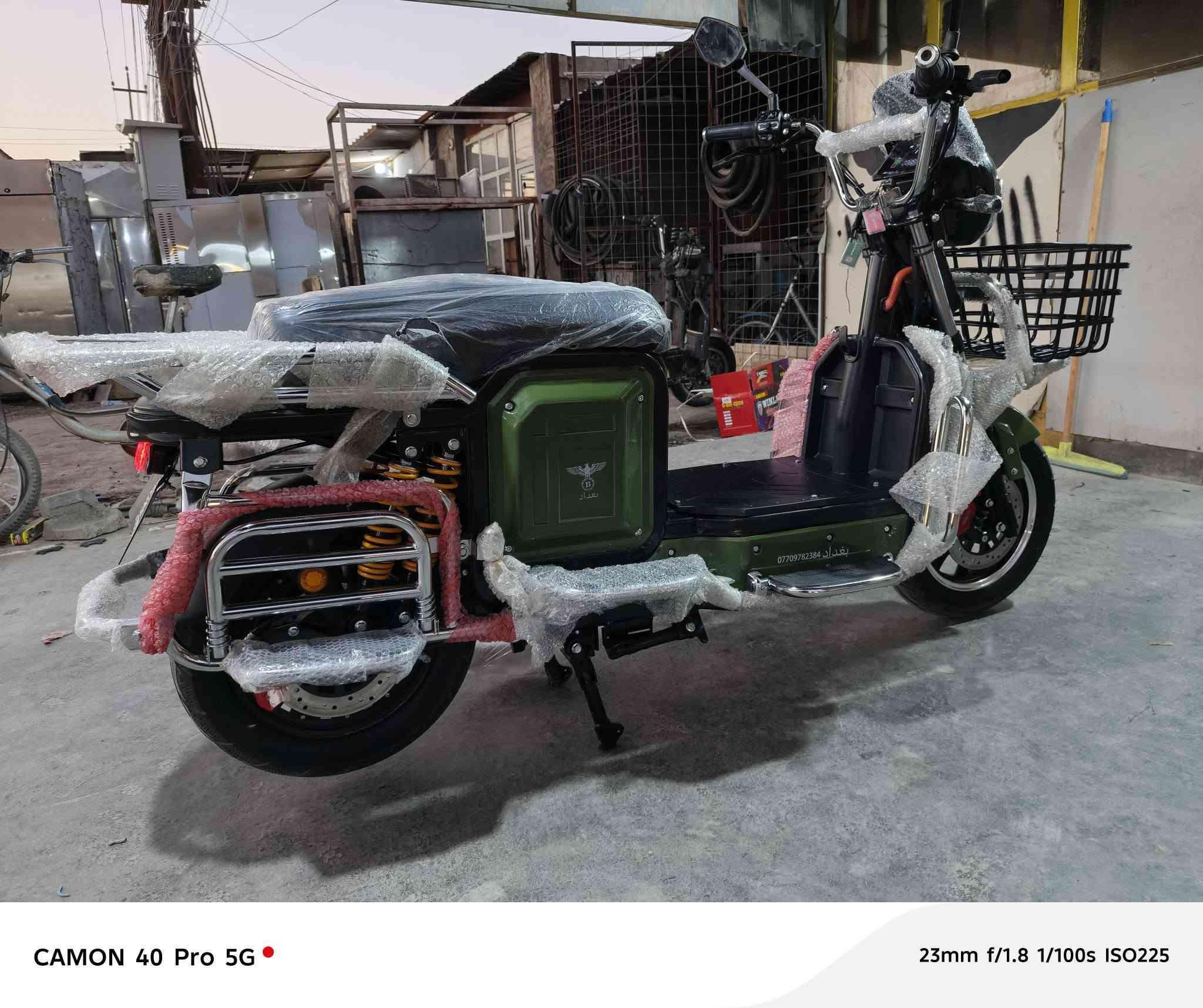 السلام عليكم يتوفر لدينا دراجه شحن جبلي موديل 26 دراجه 
الدراجه مشحونه مره وحده  
تجي بطاريات الولي الاصليه 
شرط الاصليه
السعر ب٩٠٠ وبيها مجال بسيط
السعر الدراجه سعرها الجديده ب مليون
، الاستفسار الاتصال على الرقم ا (***********)او مراسله الصفحه
مستعدين بيع وشراء دراجات
، عنوان المحل هيت حي الجمعيه قرب مركز صحي
