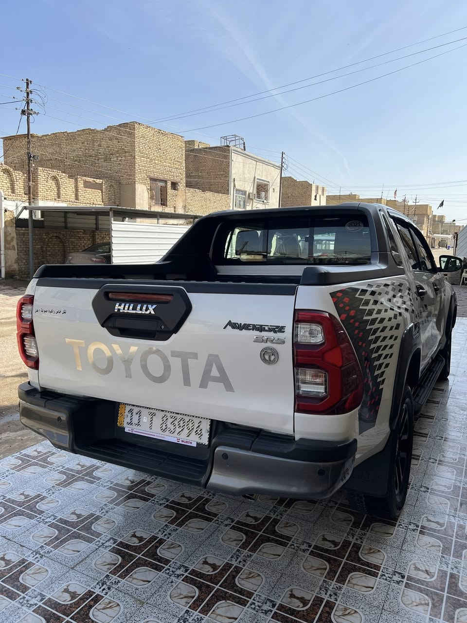 السلام عليكم تويوتا هايلوكس ادفنجر موديل 2021 كويتي ماشيه65 رقم بغداد دولي بسمي السياره جديده على وضع الشركه بيه ملاحضات السونار مرفق بالصور السياره جاهزه ماناقصه برغي  السعر 335 وبيه مجال مكان واسط الكوت الاستفسار ***********
