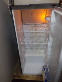 ثلاجه • نضيفه • شغاله