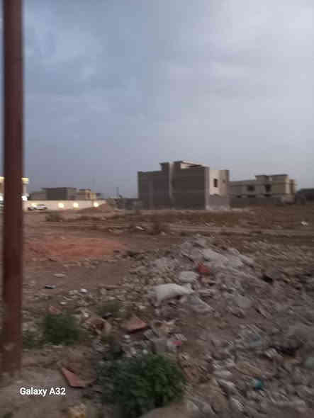 السلام عليكم قطعة أرض للبيع مجمع الشواطى 
مساحه 300 متر واجهه 30 نزال 10 مجمع متكامل من كل الخدمات كهرباء ماء شوارع تبليط هدؤء تام وناسهه الطيبه مكانهه على الشارع الرئيسي وليس فرعيه  السعر 150 وبيهه مجال قليل الأتصال على الرقم *********** بي واتساب
