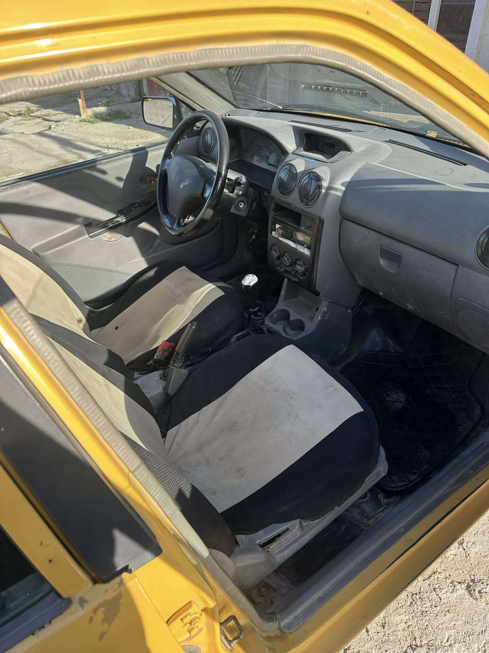 سلام عليكم مكلفه بل نشر السلام عليكم عندي موديل 2013 سياره خير من اللّٰه كير محرك جدد حداديه جديده بس باقيه ميزانيه مصفرهه هيئه وغرامه سنويه جديده سياره موجوده بل كاظميه موجود بس على رقم تلفون بس *********** سعر سياره 20وبيهه مجال قليل تحويل ثاني يوم
