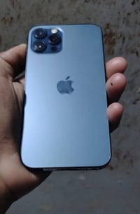 12 برو فقط  256 💿 بطاريه 🔋83 275 وبي مجال بسيط   07723840328