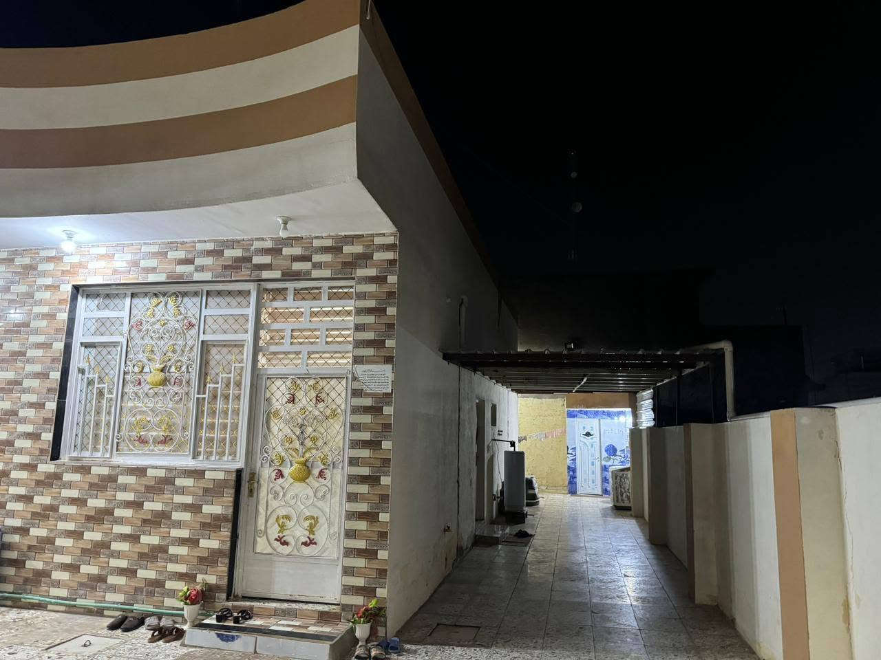 السلام عليكم...... مكلف بالنشر فقط
بيت مساحه ٣٠٠ متر في قضاء صويره منطقة ٥ دونم زراعي طريق مطار مجاور عماره فلاح الزبيدي يبعد عن شارع عام ١٠٠ متر بناء طابوك وسكف صب مجاري +ماء  للاستفسار اكثر الاتصال  ***********
