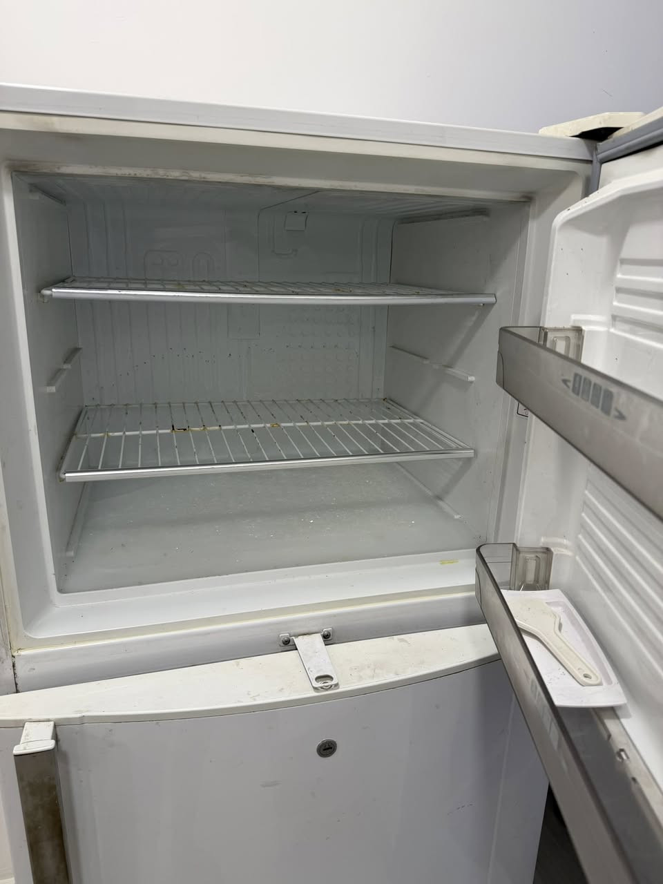 ثلاجة نضيفة كلش نوع نوبل باكستاني 
استخدام قليل مداخلة تصليح ابد 
سعر ٣٥٠الف بيه مجال 
للعلم ماخذيه ب٧٠٠ سابقا جديدة


**إذا كنت صاحب هذا الإعلان وتريد حذفه لأي سبب، رجاءا أرسل رسالة إلى الدعم الفني**