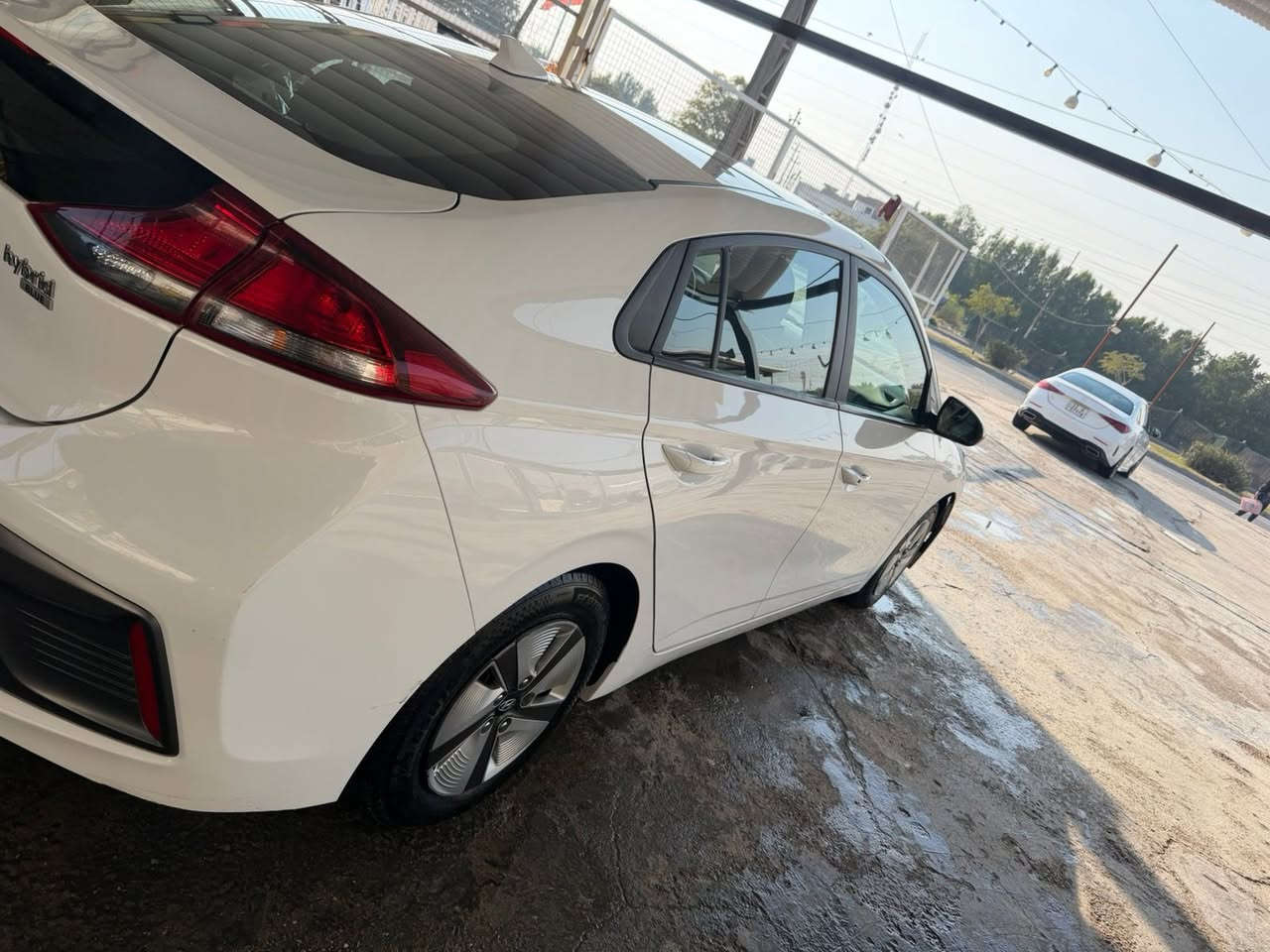 سلام عليكم هونداي ايونك هايبرد فول مواصفات عده الفتحه سياره عالميه واقتصاديه بنفس الوقت حادثه فقط دعاميه اماميه فقط ماشيه 38م سياره جديده بمعنى الكلمه تخم تاير جديد صدر جديد رقم جديد للبيع فقط موديل 2022 للبيع فقط مكاني بغداد الكرخ السعر 128$ وبيه مجال حك الجيه للاتصال ***********
