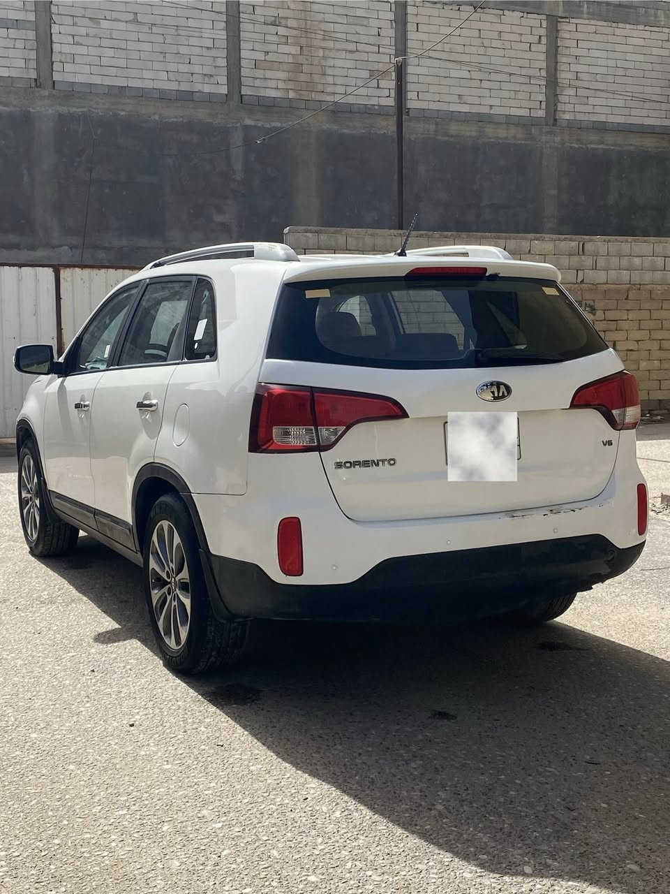 السلام عليكم للبيع سورنتو 2015 محرك 6 سلندر بنزين كفاله من الضربه والصبغ والعيب الشرعي رمقها بصرة وسنويتها صالحة لل2027 السيارة حلوة ونظيفة استخدام شخصي  السعر 170 قابل للتفاوض 
رقم الهاتف ***********
