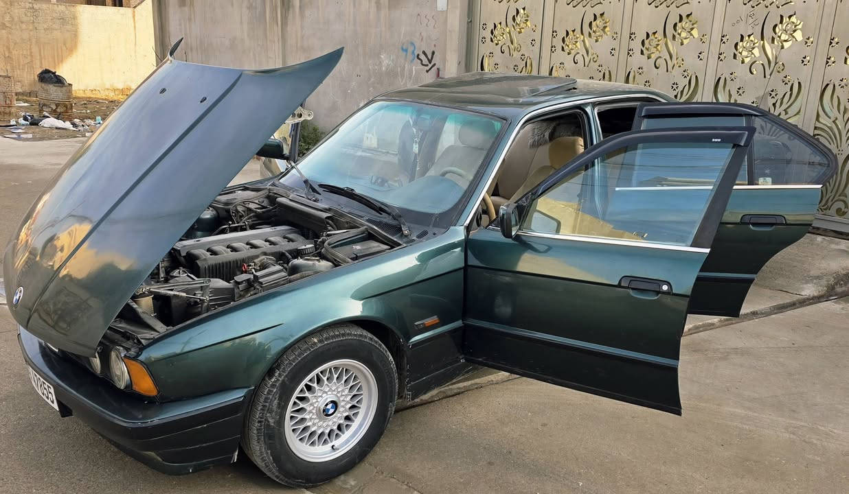 BMW 525i اصل وفصل
كير اوتو محرك كبس لا صرف لا نفخ شرط 
م1992 
سلايد طكتين 
كشنات كهرب داخل صاج 
تبريد ثلج 
مكفوله من الضرر فقط مصبوغ جمالية 
ويل خليه اصلي جديد 
قفل مركزي مع الجامات 
جاهزة وترايك بصره السياره مال جناي بالحقيقه احلى من الصور 
السعر ٦٥ 
للتفاصيل اكثر اتصل ***********
عنوان موصل الايسر
