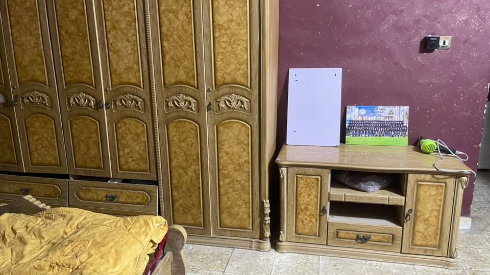 سلام عليكم غرفه نوم للبيع سعر ٣٠٠ وبيه مجال
***********
