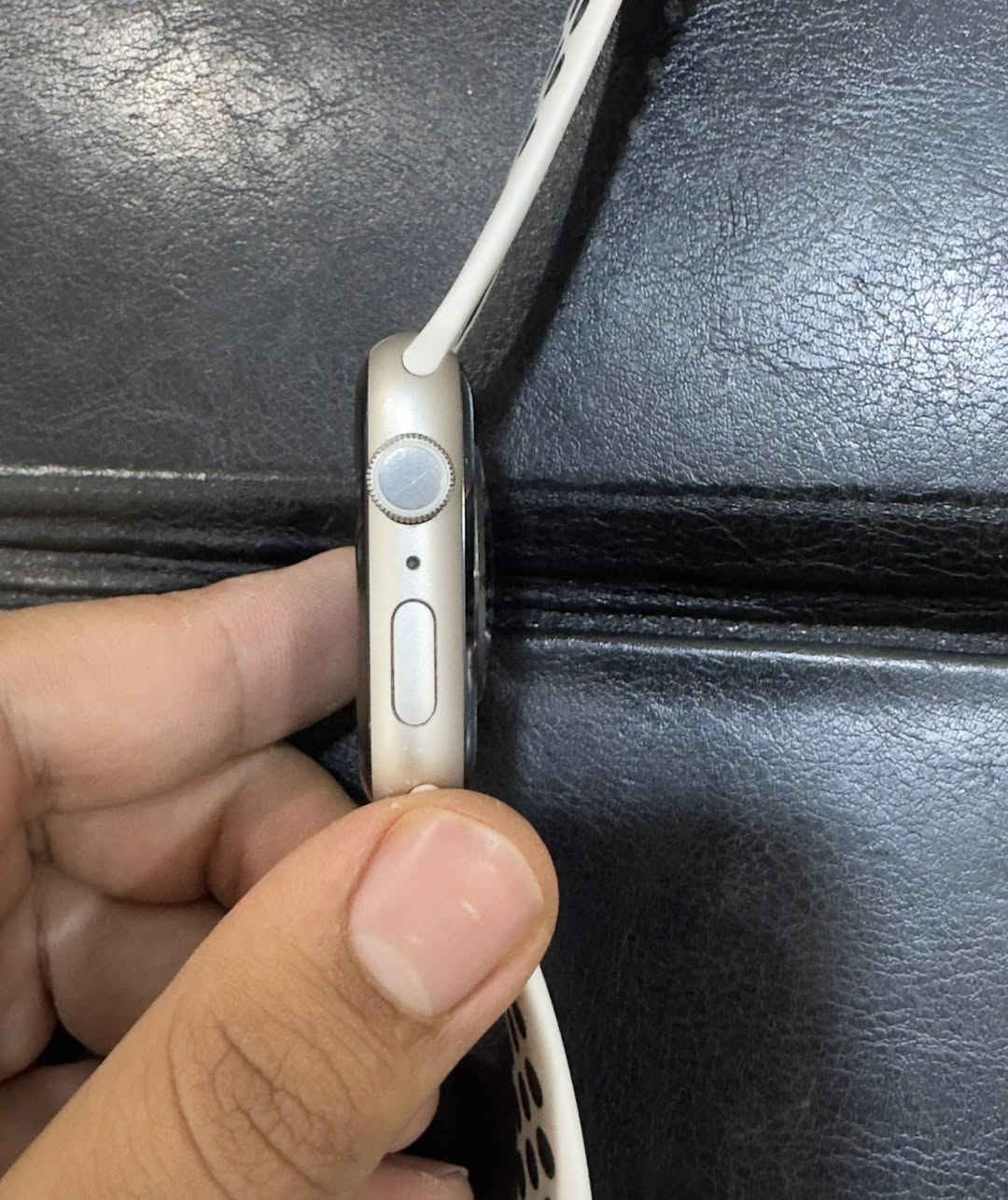 السلام عليكم
للبيع ساعه ابل جيل 7 إصدار Nike  حجم 45
شرق اوسط بطاريه 82 نضافه 95% كامل ملحقات الاصليه ماعدا الكارتون ضايع ووياها هديه 4 سيورة
رقمي ***********
