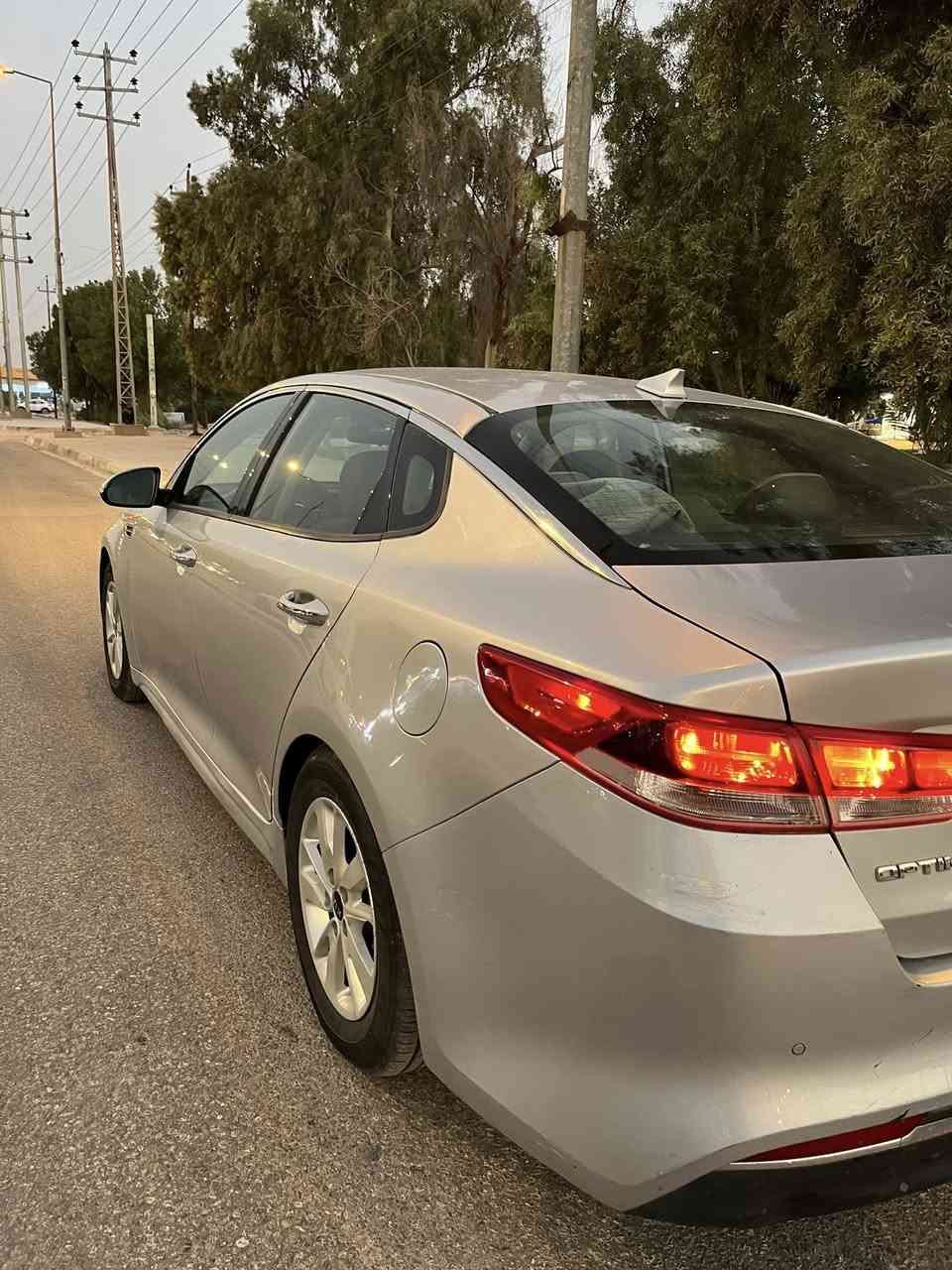 السلام عليكم اوبتيما 2018 رقم كربلاء
وارد امريكي فئة FE (كشن السايق كهرباء شاشة حساسات)وبقية المواصفات المعروفة 
الحادث (4 قطع صبغ)باب عكس السايق وباب السايق والباب خلف السايق والجاملغ الخلفي جهة السايق
السونار وصور الحادث بالمنشور كلشي موضح 
مكان السيارة كربلاء(معارض حي الصناعي معرض جوهرة كربلاء)
السعر 120 وبيه مجال
للأستفسار ***********
