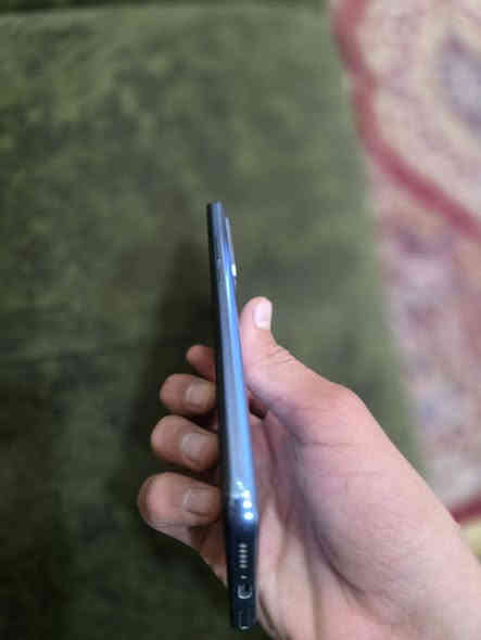 سلام عليكم  شاومي 12 تي 
ذاكره 256   جهاز مكفول 
فقط بصمه الصبع  ما تشتغل 
وطخه في الطراف جانت مشكله
 بل دخمه مال صوت سويتها 
جهاز ملحقاته 2 كفرات وشاحنه 
جهاز يشحن120 واط 
 جهاز 90 فريم بوبجي 
سعر جهاز ب 220 وبي مجال 
مكاني بغداد زعفرانيه 
*********** اتصل+ واتساب
