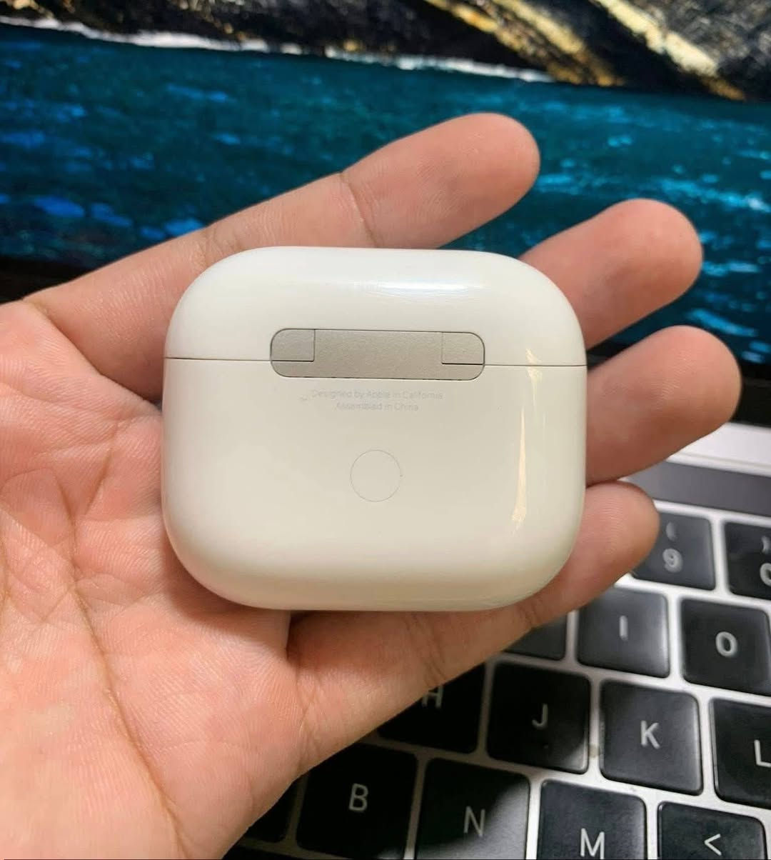 Air pod 3 #الجيل_الثالث
اصلي أمريكي ( بالة ) النظافة 95% 
بدون ايكلود  ما مصلح ولا داخل صيانه 
#تحديد_موقع_عزل_صوت_بالمكالمات_قوي
#بطارية_بلادية_يومين_تقاوم 
السعر 20   قفل  بيع بدون ربح مع شرط فحص 
واتس اب***********
