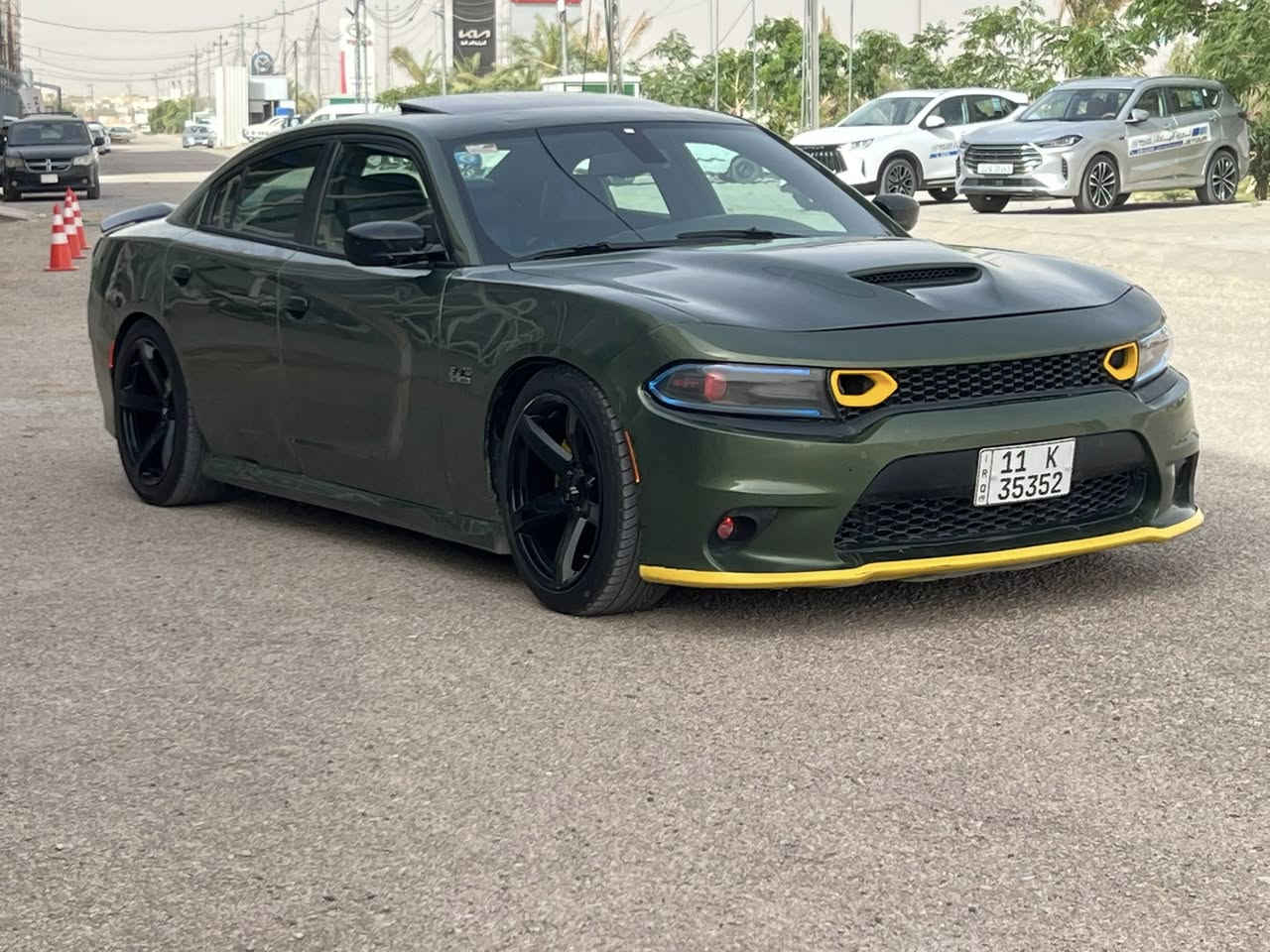 سلام عليكم فقط بيع اعتذر عن المراوس فقط بيع 
جارجر موديل 2018 اصل اصل فول للأخير آرتي ماكس 
لون مميز  زيتوني صور حادث بالمنشور و هنا بالعراق صار بيه ضربه بالكدام سونار موجود بالمنشور 
مكان السياره بالنجف السعر 153 وبيه مجال للشراي الرقم ***********

