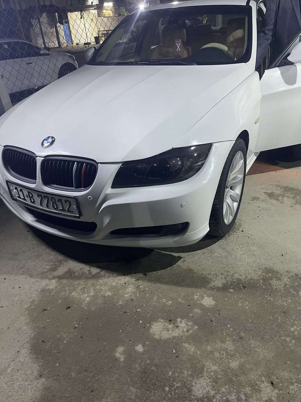 سلام عليكم
للبيع او مراوس 

بيئم اي٣٢٠

تخم تاير جديد 

صدر جديد 

مكينه شادها جديده بجيس بعدها بوصل ضمان 

كير اوتماتيك 

كشنات تتفئه تبريد جلد 

فتحه سقف سياره جاهزه خير من الله 

شراي يتصل مكاني ديالى بعقوبه 

***********
