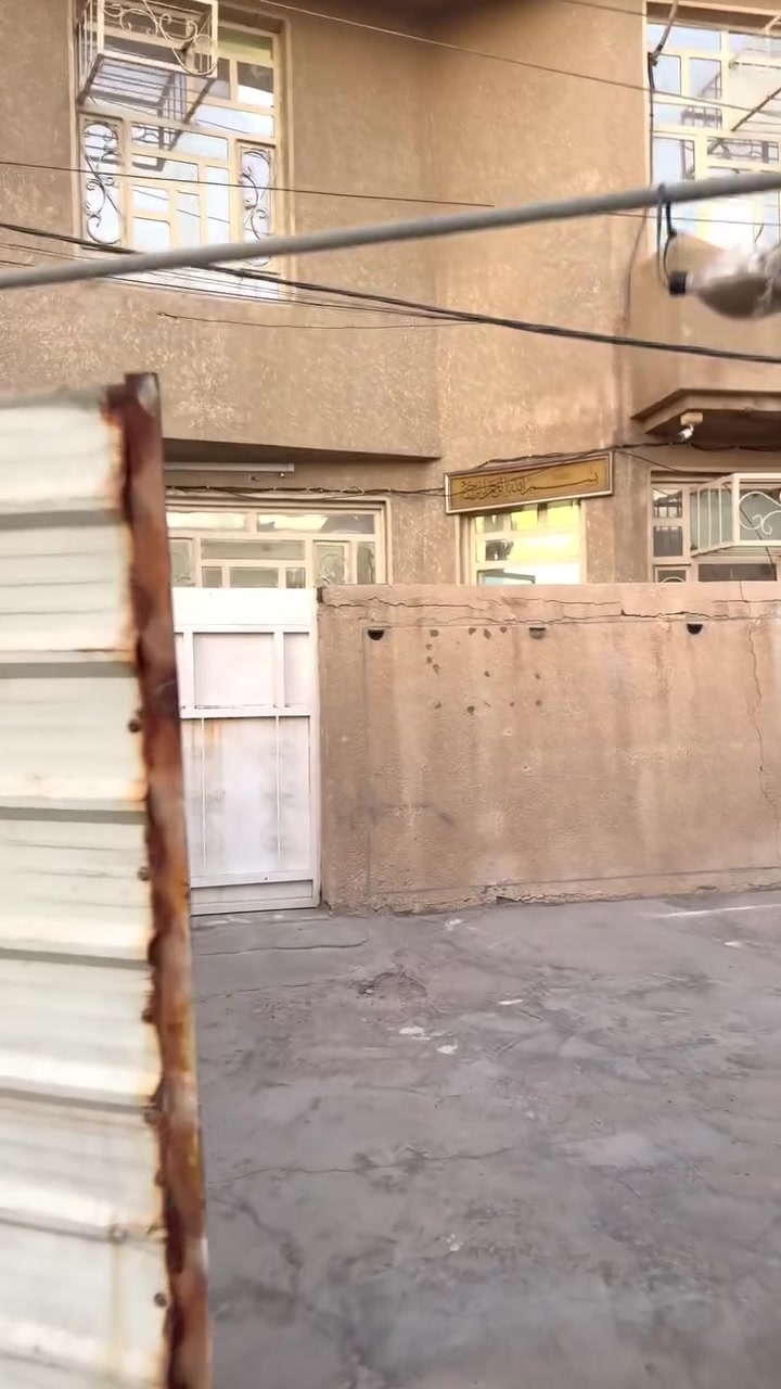 بيت للبيع ركن مربع
طابو صرف مسلح 
85 متر 
واجهة 7.8 
11 نزال
🔴الطابق الاول : مدخلين يحتوي على مطبخ و استقبال و ساحة درج وغرفة نوم  و منور و تواليت وحمام مشترك جوه وتواليت بالكراج 
🔴الطابق الثاني: يحتوي على 3 غرف ثنين كبار و وحده صغيره 
و حمام وتواليت مشترك 
🔴و الطابق الثالث بيتونه وسطح 
البيت بحاله ممتازه و من الداخل ديكور وصبغ و اناره جديد ما ناقصه اي شي 
البيت بي تشجير  8X4
العنوان  الامين / النفط مجاور ماركت كرار الوائلي 
السعر 138 و بي مجال 
للتواصل ***********

