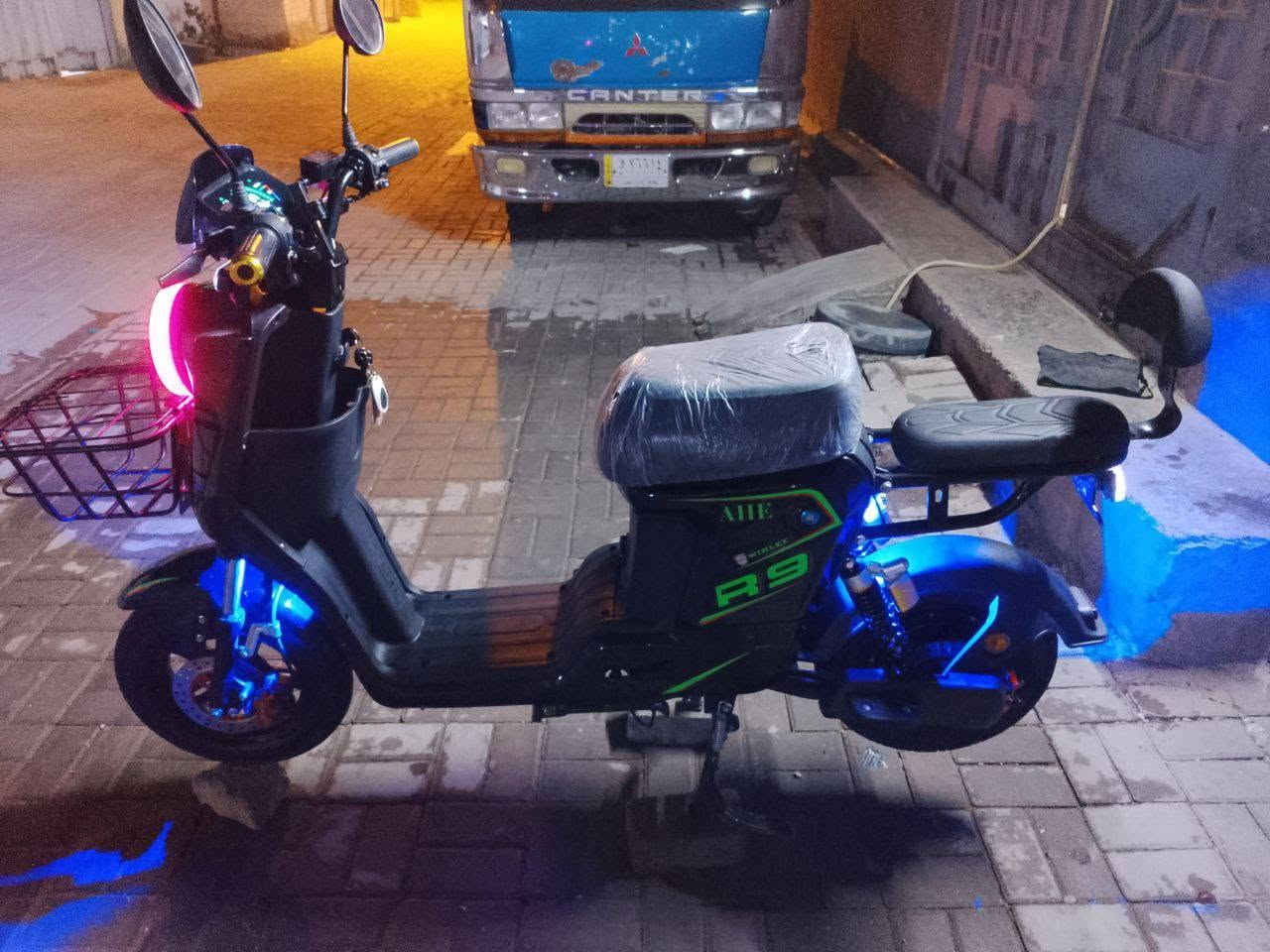 السلام عليكم دراجة شحن للبيع 
نوع R9
خمس بطاريات 
نضام بك 
دبل اشارة 
ملف 1200
البطاريات اخت الجديدة 
المكان كربلاء حي الغدير 
للاستفسار الاتصال على الرقم 
***********

