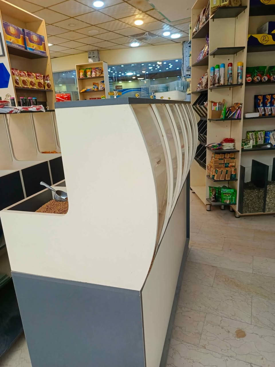 اثاث محل كرزات للبيع 
١- رفوف مربعه 4 
٢ - فاترينا ١٢  
٣- عارضات ٢ 
٤ بوفيات ١٦ 
٥- عارضات جكليت٢ 
٦- ميز كاشير 
٧- براد ايكور بابين١ 
٨ - سبالت ٢ طن عدد ٢
٩- طاحونة راشي مع الميز حجم ٥٠ كغم بالساعة 
١٠- موازين ٣ 
١١- ميزان كاشير ١
١٢- برنامج المربع + طابعة + جرار نقود + قاري باركود
١٣- مراوح ٦ 
١٤- مصابيح مربع قياس ٦٠سم *٦٠ عدد٦ 
١٥- ميز طعام عدد ٢
١٦- ميز كاشير١
١٧-ستول ٢ 
١٨- حافظات ومواد اخرى

للتواصل ***********
***********
***********
‏‪***********‬‏

البيع مستعجل والاغراض حالتهم ممتازه النجف, العراق
