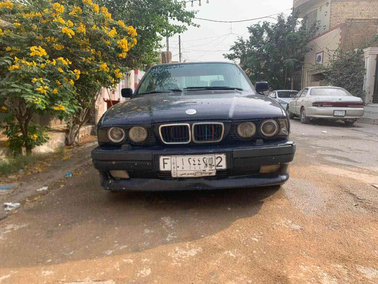 السلام عليكم 
بي ام دبليو حجم 520 اصل كير عادي موديل 94للبيع تبريد شغال محرك مابي شي حداديه عوزه شويه مصبوغه عام السياره
رقم نجف بسمي سعرها 53 ورقه وبيه مجال ومكان السياره نجف حي الجامعه 
*********** فقط للبيع. بدون مراوس النجف, العراق
