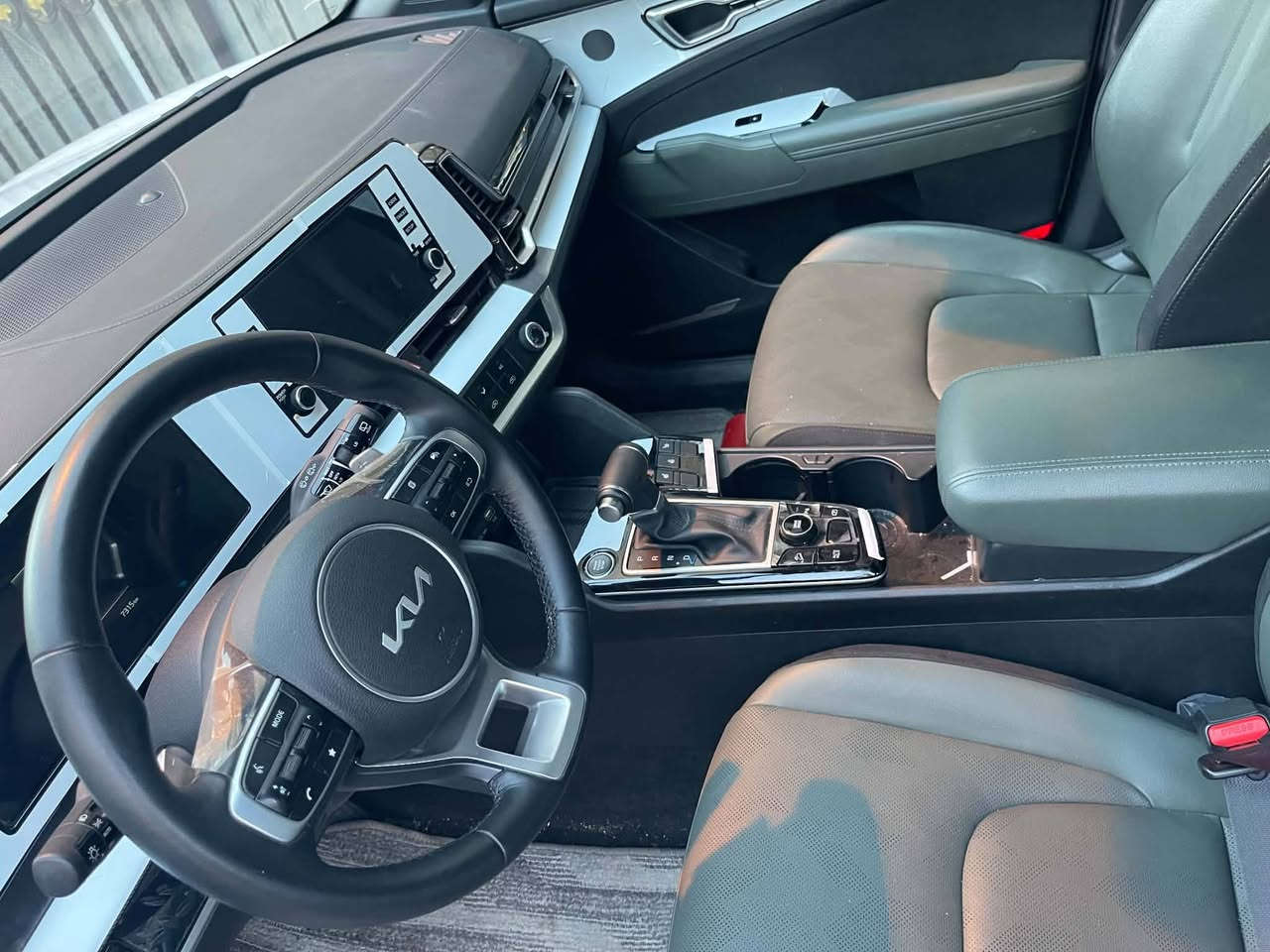 كيا سبورتج 2025 خليجي 
(مكفوله من كلشي  جديده زيرو فوووول كلشي بيها ماعدا بانوراما ) ماشيه 7000 محرك 2000 رقم بغداد سنويه باسمي مكان بغداد الكرخ السعر 39مليون 
رقم الهاتف ***********
