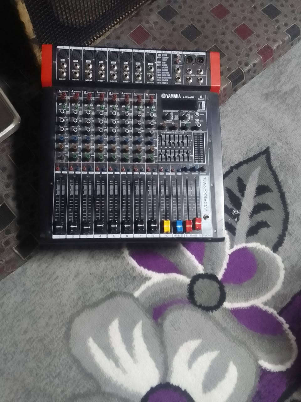 سلام عليكم اخوان مكسرياماها شرط جديد معاسماعات ثنائي عدد2وكيبلات جوكات ومايك بث شرط اشقل اسعر 500الف وبيه مجال مثل ماموضح بصور والمقاطع رقم الهاتف ***********
