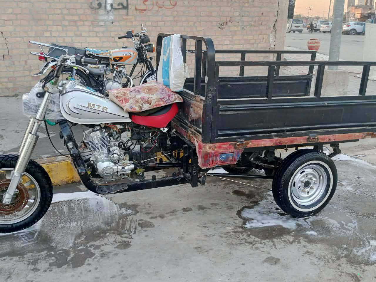 من رخصت الدمن 

سلام عليكم ستوتة للبيع موديل 2008 سنوية المكان نجف المشخاب السعر خاص او لاتصال على الرقم 
*********** ول شراي بي خير او يدلل
