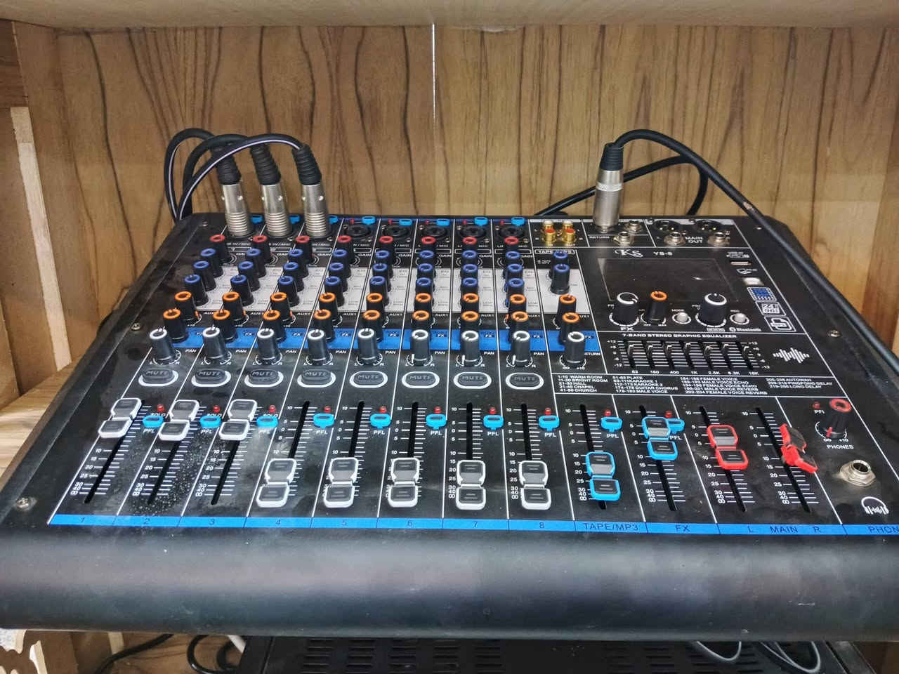 مكسر 8چنل للبيع مستخدم قليل جدا 
***********
