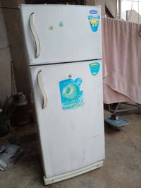 ثلاجه للبيع على البلاد شغاله بيع مستعجل 120الف وبي مجال للستفسار التوا...