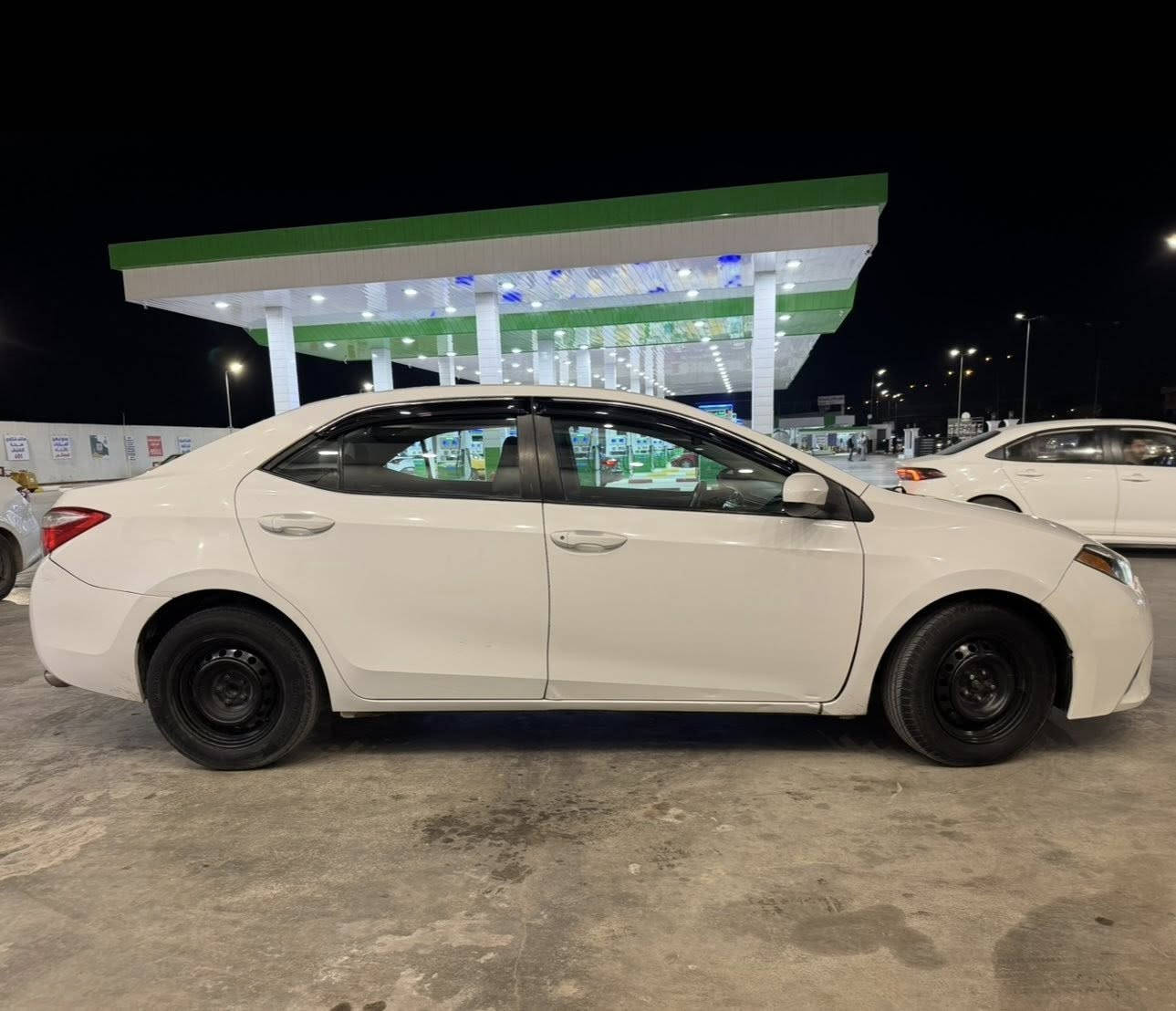 السلام عليكم كورلا 2014 le للبيع
وارد امريكي
(((كير قطره AT))) المرغوب قليل بهذا الشكل
 المسافة المقطوعة: [155 الف ميل]وقابل للزيادة 

الصدر كله جديد + دسكات وفلنجات جدد
تخم تاير جديد 

الحادث 
جاملغ خلفي وقبغ جنطه 
((بيه صبغ الجاملغات الخلفيه. وقبغ الجنطه مبدل ومصبوغ))
يعني 3 قطع صبغ فقط سونار موجود (السيارة بدون دواخل)

السيارة نضيفة جدا وممتعوبه مال بيت ومحافضين عليه 

 السعر: [119$] ومجال بسيط جداً 
 للاتصال: [***********]
العنوان: بغداد حي الخضراء
