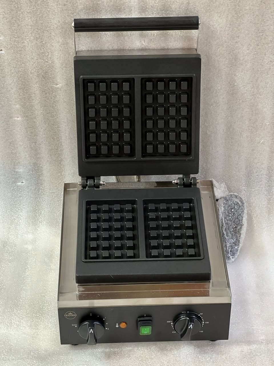 🔥 إعلان بيع – جهاز وافل شغل خاص 🔥  

متوفر للبيع جهاز وافل شغل تفصيل خاص وجودة عالية، مناسب للمطاعم والكافيهات وعربات الأكل السريع 
الجهاز مصنوع من معدن قوي وثقيل حتى يتحمل الشغل ويعطي توزيع حرارة ممتاز على كامل الصاج.

🔹 مواصفات الجهاز:  
✔️ جديد وغير مستخدم  
✔️ شغل خاص وليس تجاري جاهز  
✔️ توزيع حرارة متساوي لنتيجة طبخ أفضل  
✔️ سهل الاستخدام والتنظيف  

📦 متوفر بيع مفرد وجملة  
🚚 يوجد توصيل إلى جميع محافظات العراق  

📍 الموقع: البصرة  - قضاء المدينه 

📞 للاستفسار والشراء: ***********
