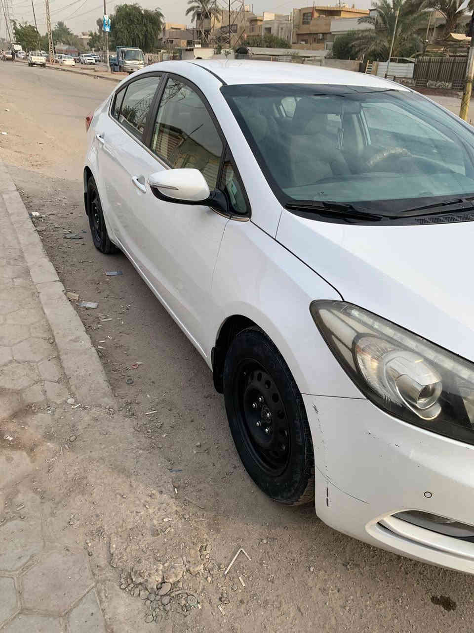 للبيع

سيراتو خليجي 
محرك 1.6 دوش 
موديل 2013

 المواصفات 
شاشه كبير 
كامرة خلفيه 
سمارت كروس كونترول
تحكمات ستيرن فول 
نظام قيادة ( ايكو )
حساسات امامي خلفي 

السيارة خليجي:: مكفوله كفالة 

(رقم سليمانية تريد تحويل وكالة)
( سونار ناشره واضح بالصور )

السعر 115
كلشي ذاكر بالمنشور اقره تفاصيل كامل واتصل 

***********
مكاني بغداد الغزالية
