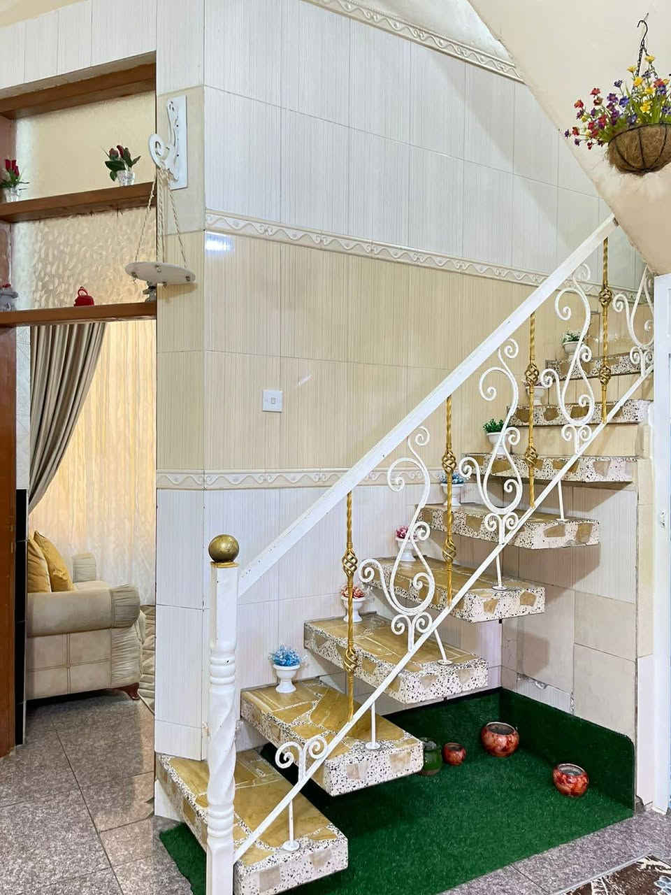 مشتمل ٥٠ متر – ٣ طوابق    واجهه  5 نزال  10
طابو ملك صرف 

• الطابق الأول: استقبال + صالة + خدمات + مطبخ
• الطابق الثاني: غرفتين نوم مع صحيات سويت داخل الغرفة
• الطابق الثالث: غرفة نوم + سطح

العنوان: شهداء النفط – قرب مدرسة السماحة
السعر: 105 مليون (وبيه مجال) 
التواصل خاص او مراسلة وتساب 
***********
