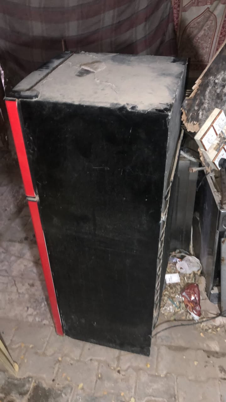 بعده بجيسه ١٢ قدم ***********
