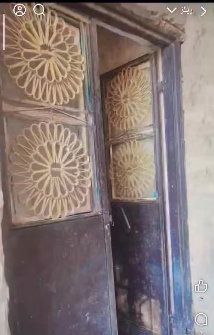 بيت في شمري مساحته ٢٠٠ اي تصال ***********
