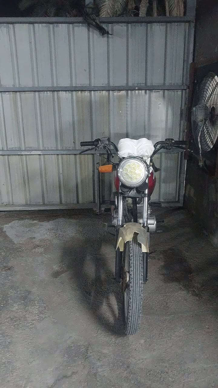 سلام عليكم دراجه دايون عضم موديل 2019 أوراق ضاعن وهسه ابيع كلك وهوه اني كاعد ادور عليهن اذا لكيتهن ابيع نفس سعر  تمام عندي ودراجه كله شغاله بس عوزه باتري وسعر 500 وبيه مجال مكاني كربلاء أمام عون ع رقمي ***********
