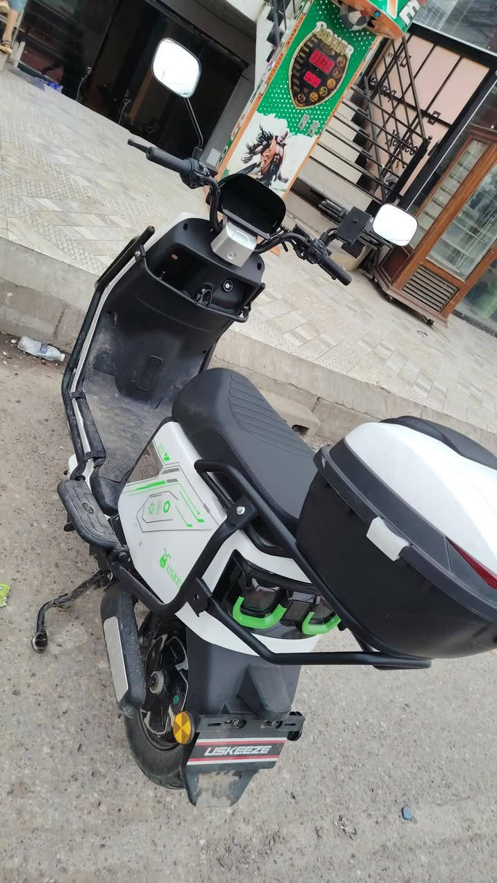 دراجه شحن للبيع من شركة uskeeze
6 بطاريات نضاف #ملف 2000واط #شاشه دي جتل #كهربائيات كامله مابي اي نقص #سرعه 80حقيقي 
 #السعر 700وبي مجال


**إذا كنت صاحب هذا الإعلان وتريد حذفه لأي سبب، رجاءا أرسل رسالة إلى الدعم الفني**