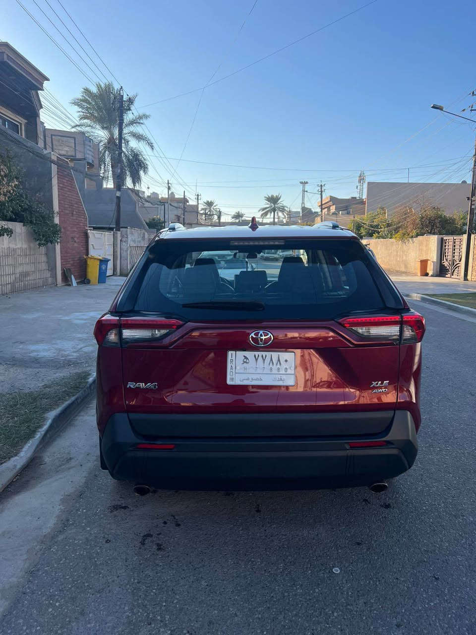 السلام عليكم 
راف فور 2023 XLE
السياره دفع رباعي AWD
السياره وارد امريكي 
بيه صبغ بس دعاميه
وبنيد تبديل نفس الون بدون دواخل
ماشية 38 الف كيلو
رقمه بغداد مميز 
ومكانه بغداد
رايده 280 وبيه مجال 
رقمي *********** بغداد, العراق
