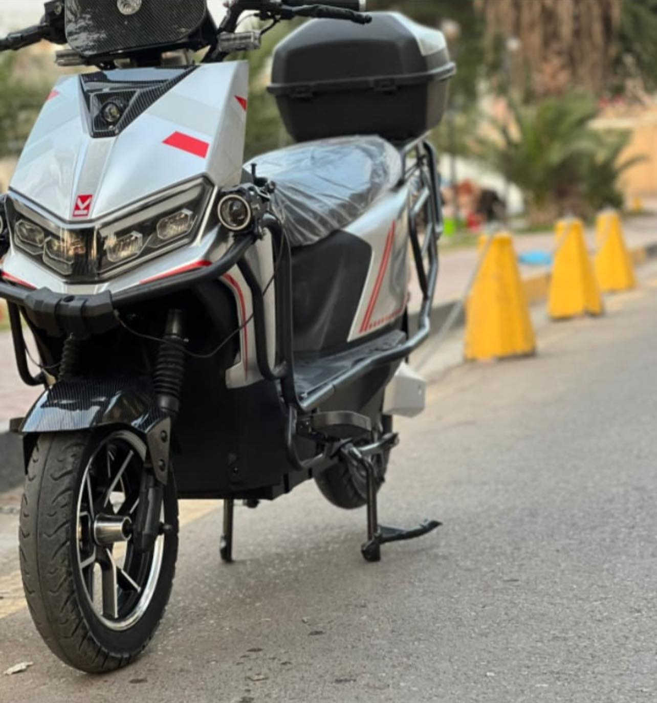 دراجه شحن جديدة
استعمال اقل الشهرين ماطالع بيها على گد الدوام
وضعيتها ب وضعية الشركة امانة الله جديده والوصل موجود تجي تشوفه بعينك سرعتها 140 

رايدها ب 1200 ومجال بسيط للشراي ❤️

مكاني بغداد حي اور وهذا رقمي

***********
