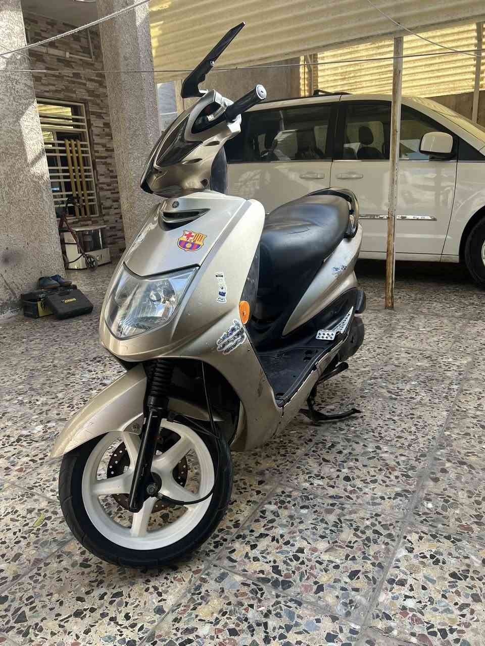 السلام عليكم دراجه سكنس نثيه ١٤٠ الدراجه خير من الله شغاله من الطول للطول تايرات جدد مكينه نضيفه بيها كلج امامي رياضي شلعه ومعدل كفرات نضيفات الدراجه شوفت عينكم السعر ٥٥٠وبيها مجال بسيط مكاني بغداد غزاليه شارع الضغط الرقم *********** متواجد على الواتساب .
