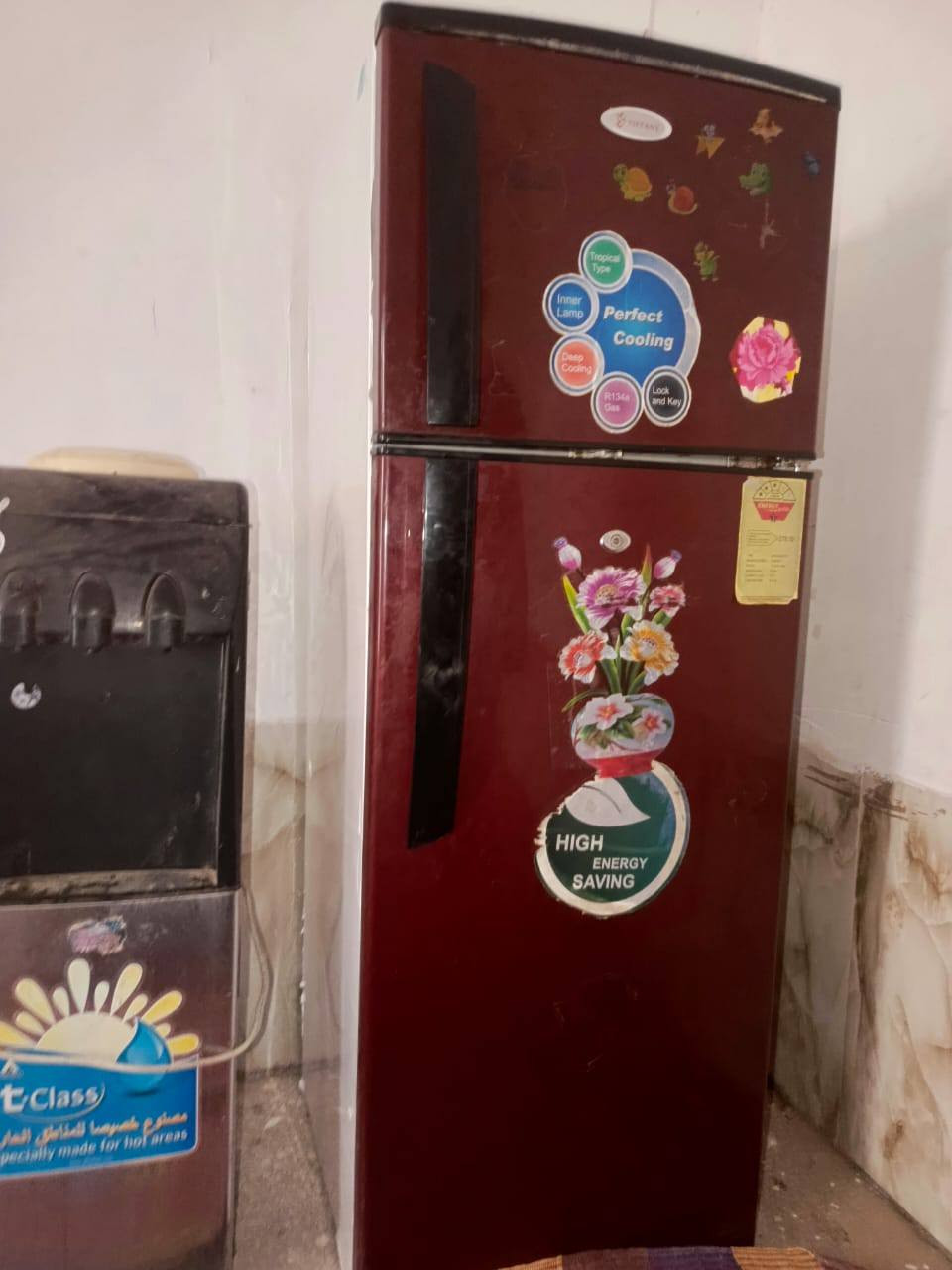 ثلاجه للبيع 100الف والبراد40 شغلات رقمي***********

