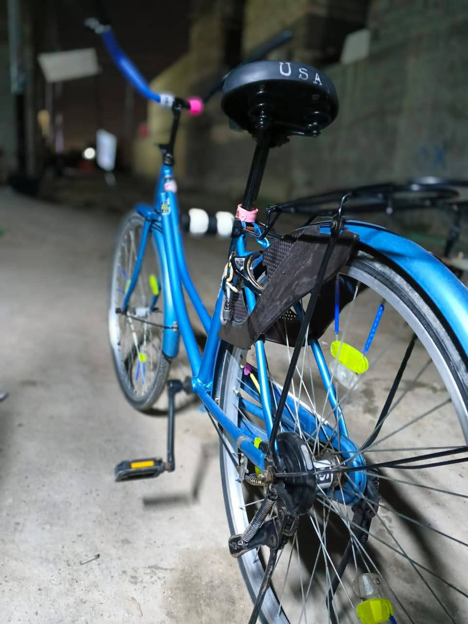 سلام عليكم بايسكل سياحي للبيع  175وبي مجال للشراي *********** مكاني بصره تنومه
