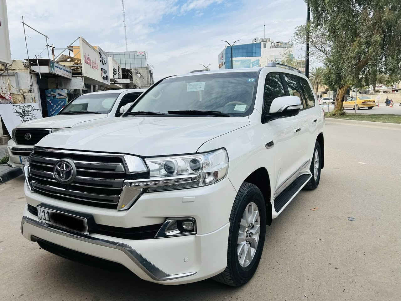 السلام عليكم للبيع لاندكروز موديل 2016 بريم اصلي رقم بغداد  بسمي تحويل ثاني يوم  مكفول كفاله عامه من صبغ وتبديل وفتح 
فول مواصفات
بصمه تشغيل
بصمه ابواب
فتحه سلايت
كشنات جلد
كشنات كهرباء ثنين ثلاث حركات 
زراكات
مري شفط
مري قلاب
تحكمات ستيرن كامله
مثبت سرعه
شاشه ايباد 
ديفيدي بل قمارة 
سبعه راكب
ثلاث قطع تبريد
8ايرباك 
محرك v6 
حساس امامي
حساس خلفي
وباقي مواصفات بريم  معروفة 
ماشيه92 الف  حقيقي 
السعر (460) 
اللا ستفسار اتصل على الرقم ***********
مكان السيارة بابل حله
