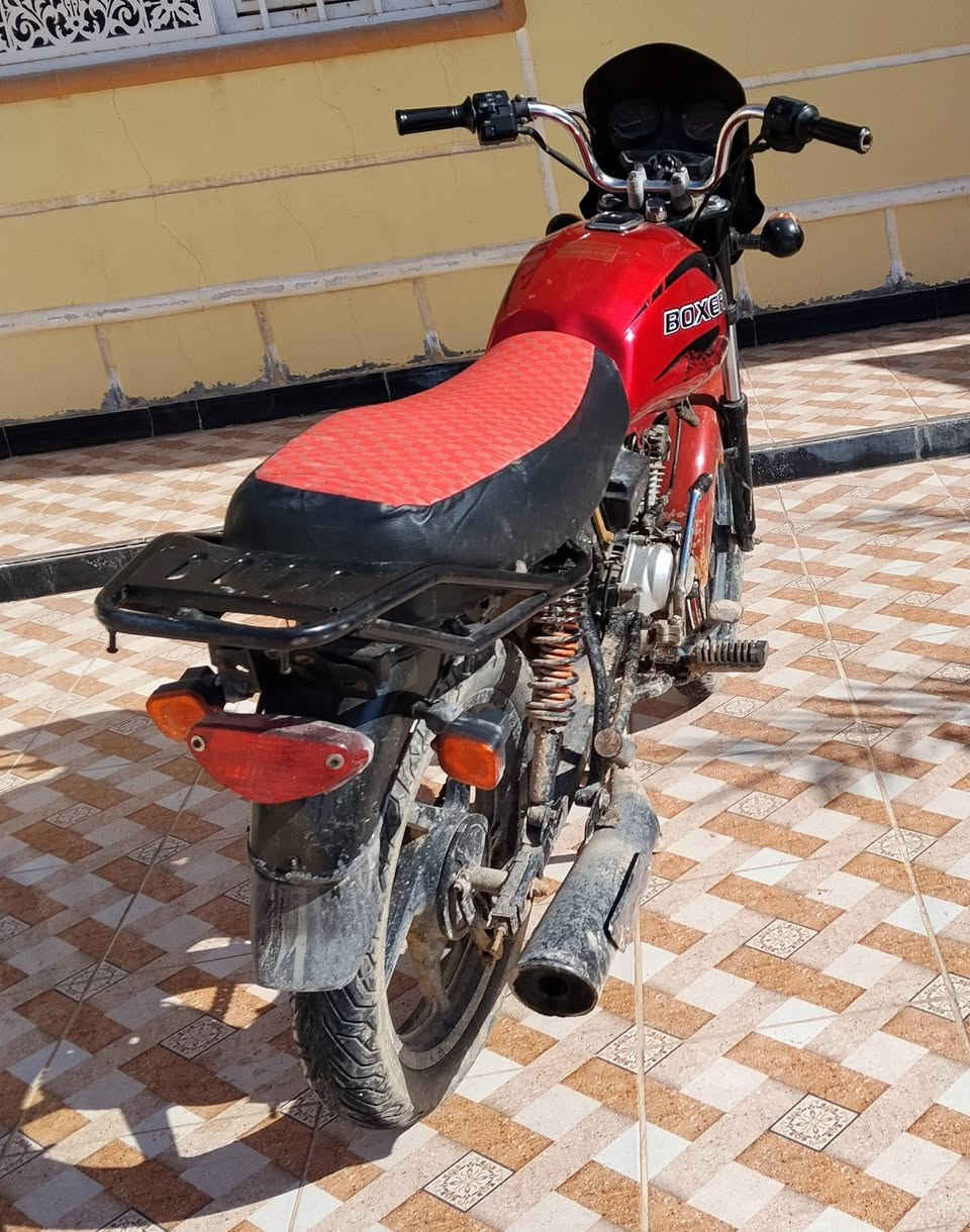 السلام عليك دراجه بوكسر موديل 2018 البيع الوراق ضايعه السعر 450 وبيها مجال وهذا رقمي ***********
