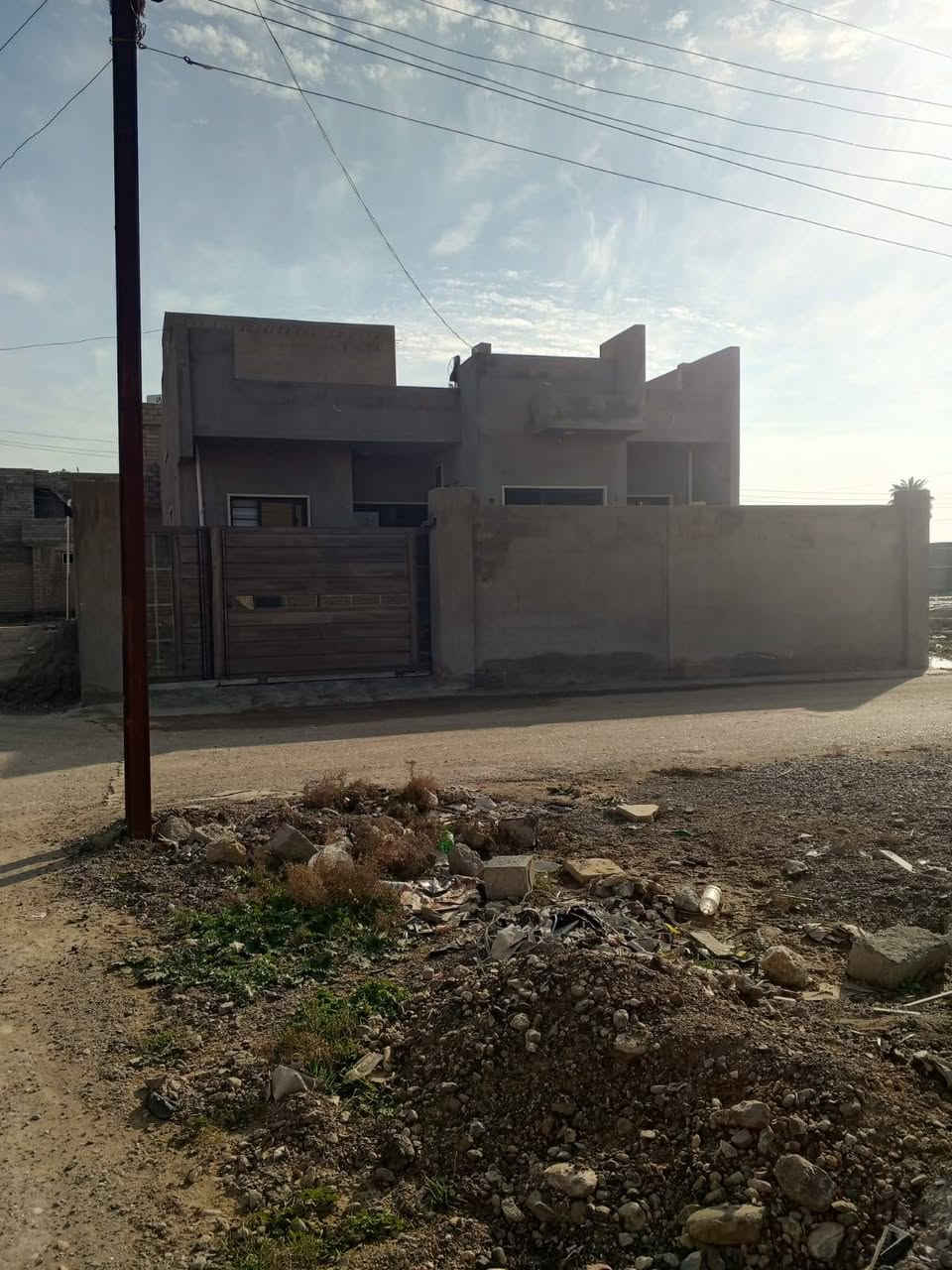 السلام عليكم ورحمة الله وبركاته يوجد بيت كامل مواصفات فول الموقع بستان الشيوخ المساحه ٢٤٠ متر وبسعر ٧٠ مليون وبي مجال شي قليل بيع مستعجل الاستفسار الاتصال على الرقم *********** او مراسله خاص
