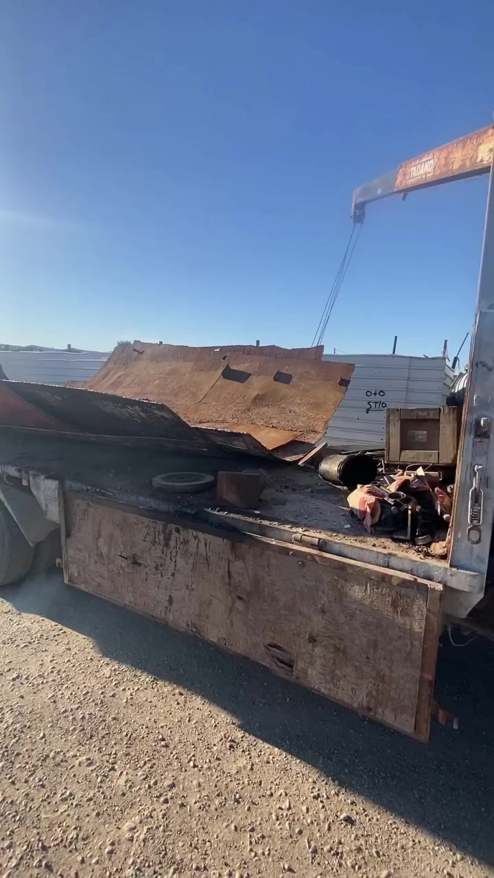 5 طن بليت.     يفيد اهل المصلحه.  جماعه السكراب مايخدهم السعر     المكان بغداد (نزله جسر المصابيح )قياسات متنوعه. 
***********
